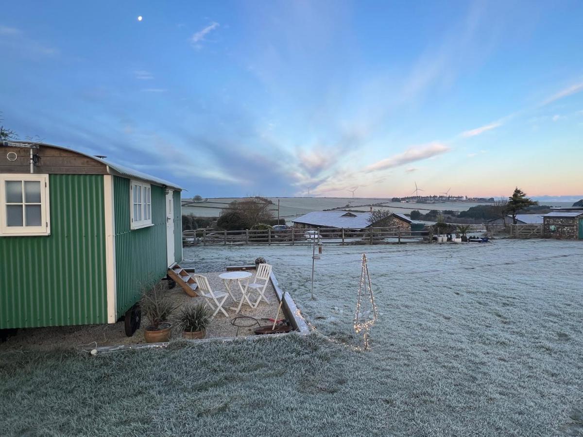 Toms Hut And Robins Rest Shepherd Huts Near Wadebridge Buitenkant foto