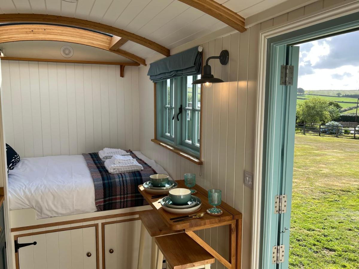 Toms Hut And Robins Rest Shepherd Huts Near Wadebridge Buitenkant foto