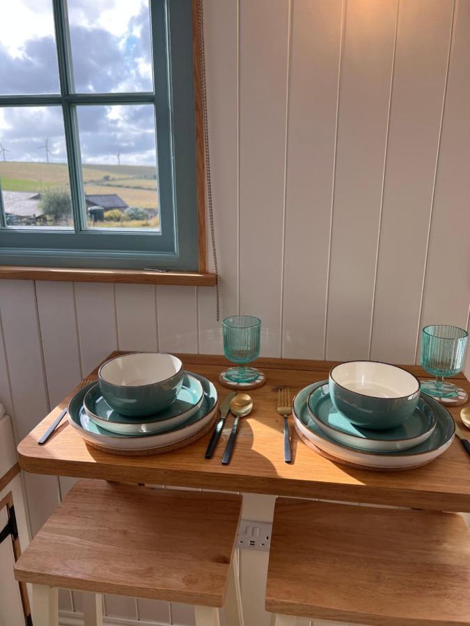 Toms Hut And Robins Rest Shepherd Huts Near Wadebridge Buitenkant foto
