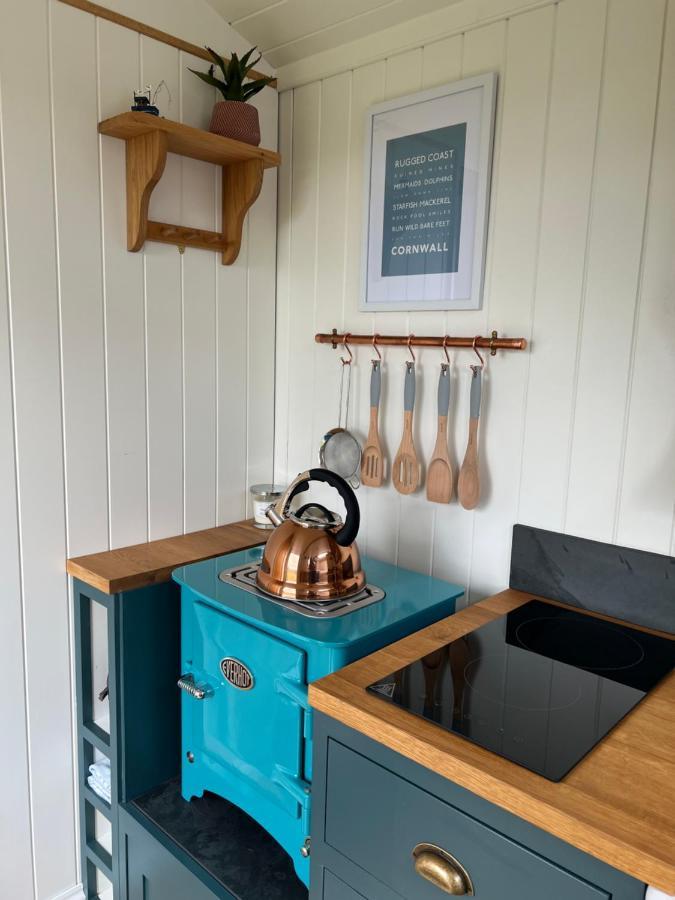 Toms Hut And Robins Rest Shepherd Huts Near Wadebridge Buitenkant foto
