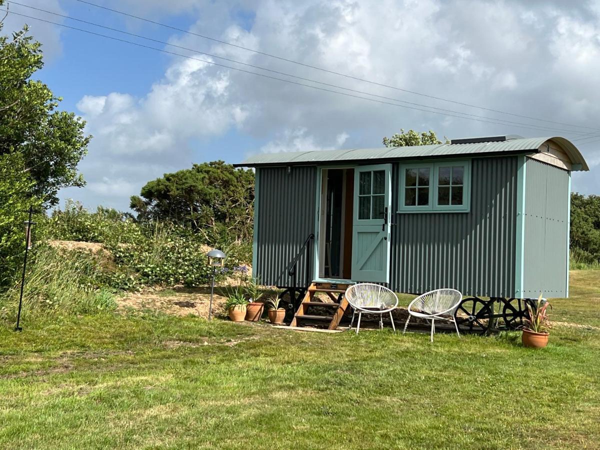 Toms Hut And Robins Rest Shepherd Huts Near Wadebridge Buitenkant foto