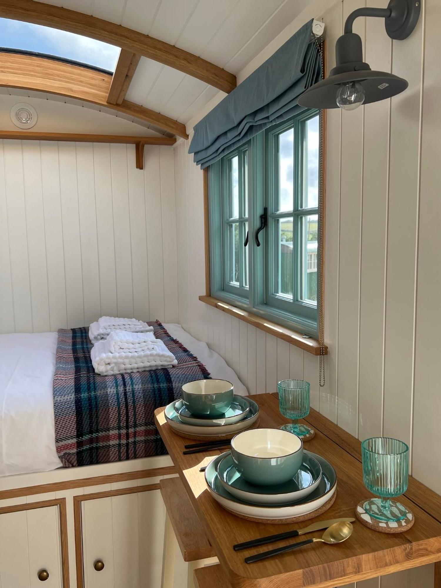Toms Hut And Robins Rest Shepherd Huts Near Wadebridge Buitenkant foto