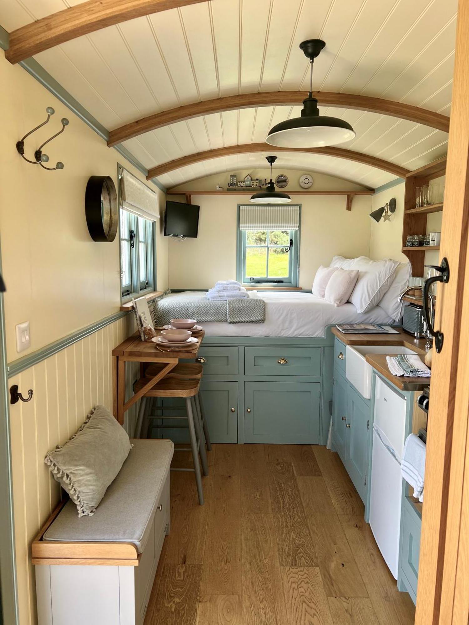 Toms Hut And Robins Rest Shepherd Huts Near Wadebridge Buitenkant foto